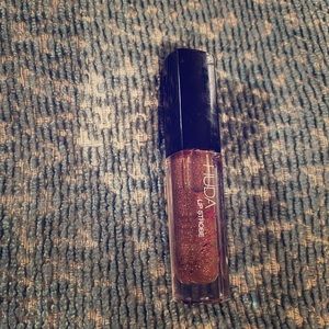 HUDA BEAUTY MINI LIP STROBE “SHAMELESS”